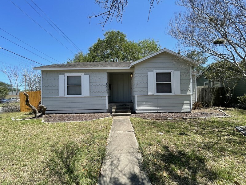 Primary Photo - 2 Bedroom pretty yard
