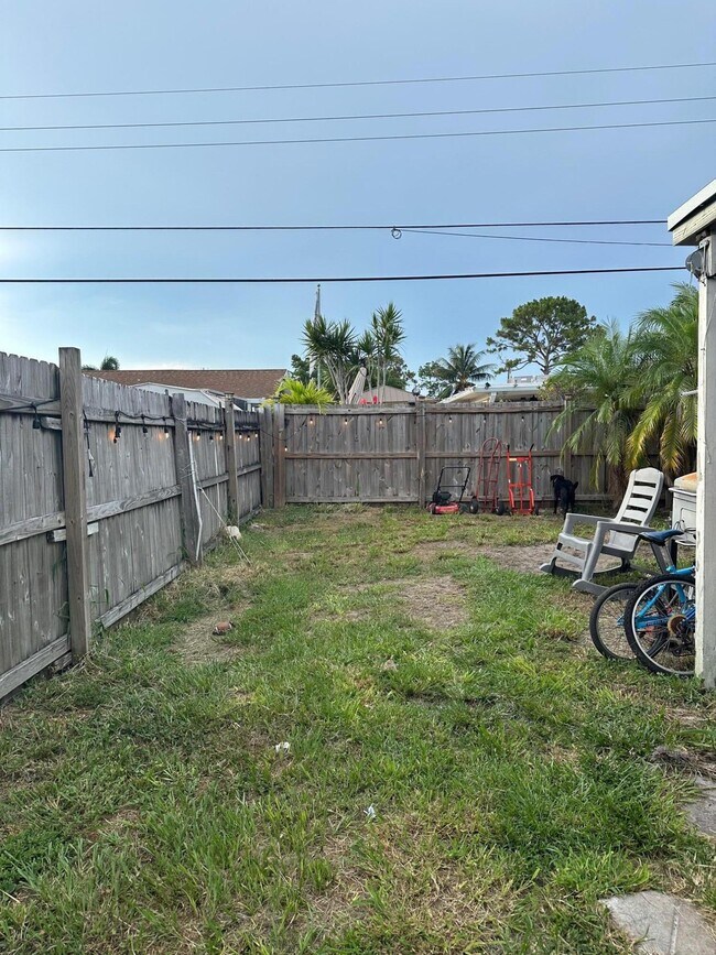 Foto del edificio - 4945 Sunny Ln Ave