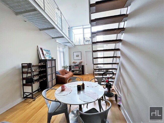 Building Photo - Spacious three floor Penthouse with 3 bedr...