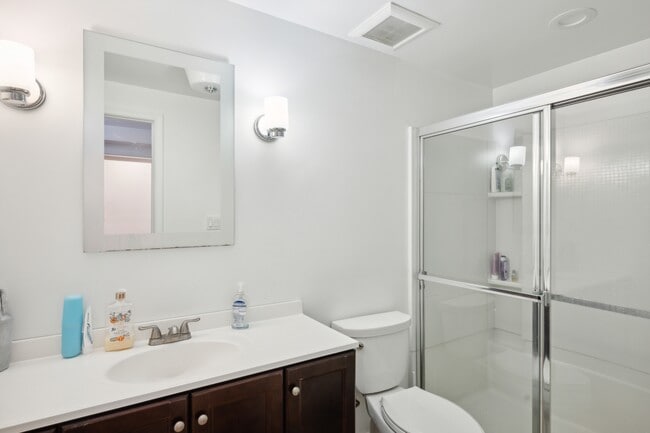 Photo - 5012 Quebec St House