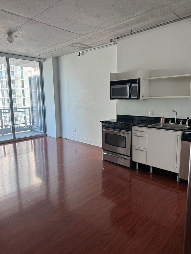 Building Photo - 690 SW 1st Ct