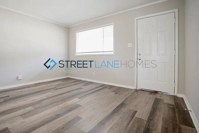 Building Photo - 4202 Snellings Dr