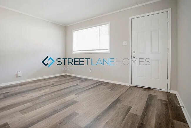 Foto del edificio - 4202 Snellings Dr