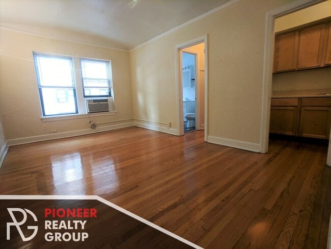 Building Photo - 556 W Arlington Pl