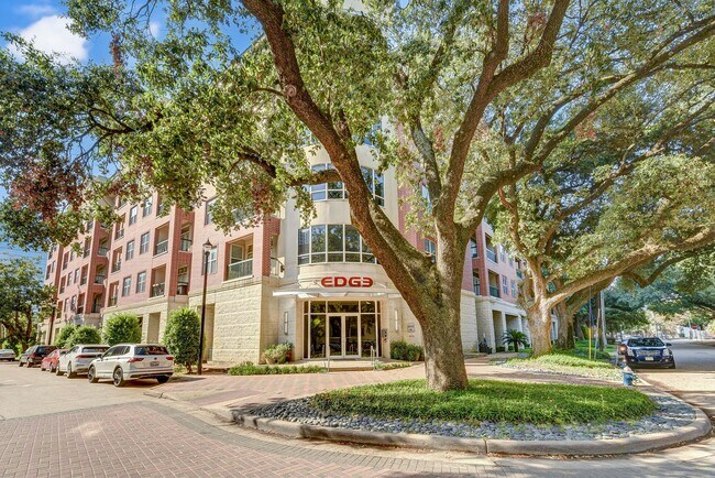 Building Photo - 2 Bedroom Condo Located in Midtown!