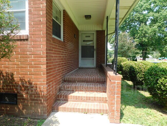 Foto del edificio - 6119 Tuckaseegee Rd