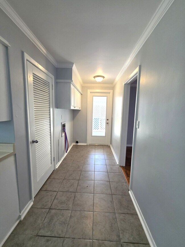 Foto del edificio - Newly Updated Home in Seagate Village