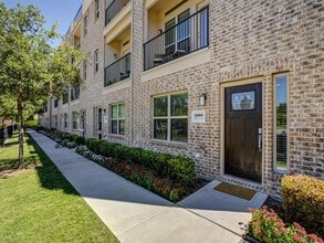 Building Photo - 1303 Palm Canyon Dr