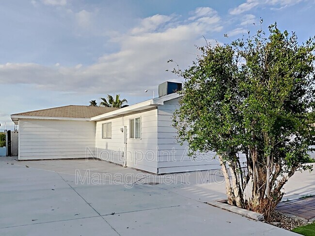 Building Photo - 4735 San Rafael Ave