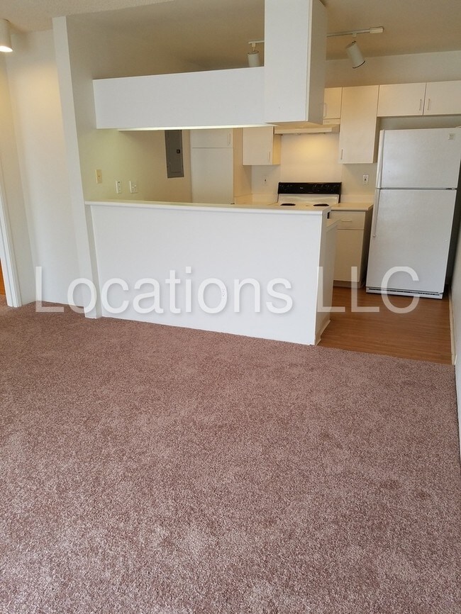 Building Photo - One bedroom apartment at the Coronado