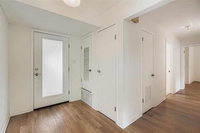 Building Photo - 2000 Cody Ct