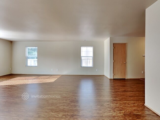 Foto del edificio - 17623 Silver Creek Ave E