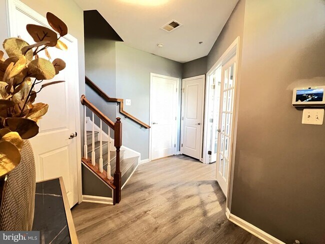 Foto del edificio - 2422 Baileys Pond Rd