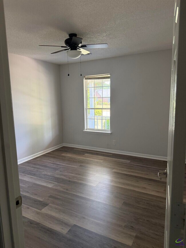 Foto del edificio - 107 Barrington Pl N