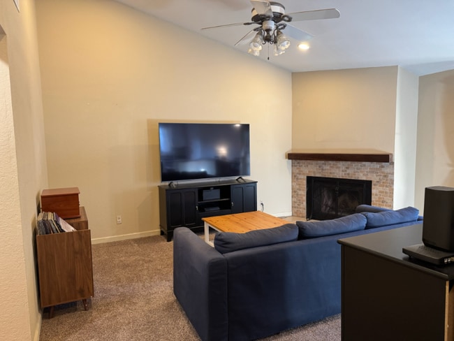 Building Photo - 9410 Aizenberg Cir