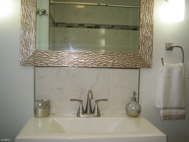 Foto del edificio - 2 br, 1 bath 4plex - 4 Apple Ave CALLS ONL...