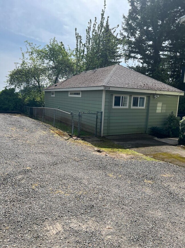 Building Photo - ALK - 1820 Sylvan Highlands Triplex