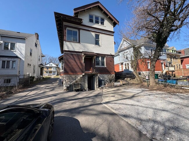 Foto del edificio - 2218 Highland Ave