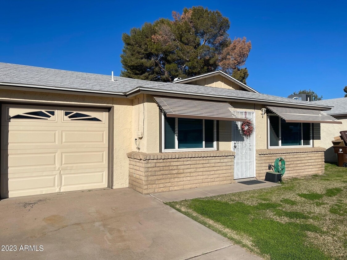 Primary Photo - 10212 N 97th Ave