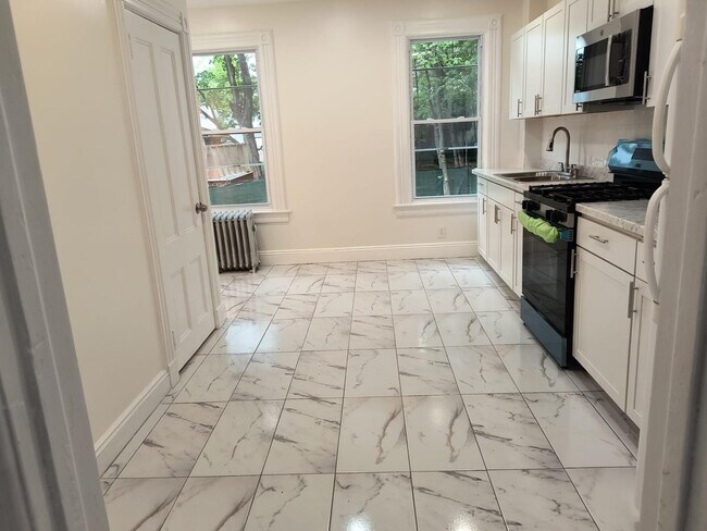 Foto del edificio - 69 N Saddle River Rd