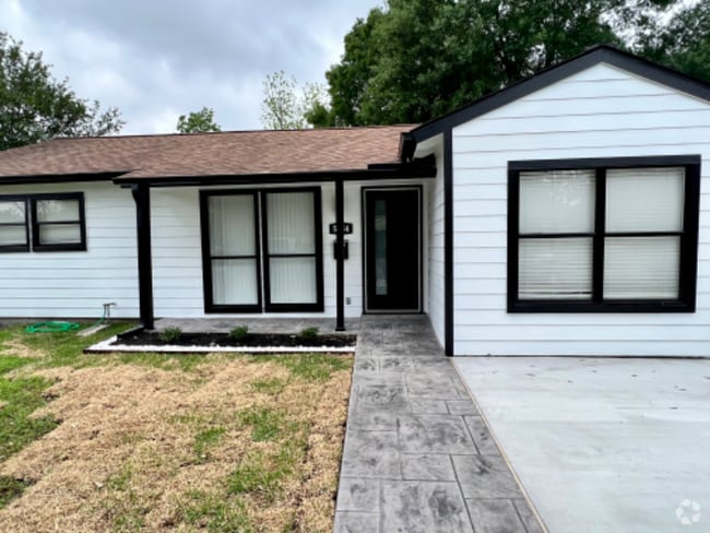 Building Photo - 5154 Balkin St