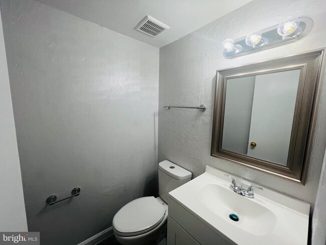 Building Photo - 3443 Beale Ct