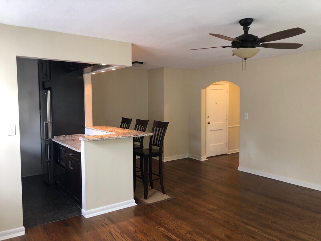 Foto principal - 4000 Beecher St NW