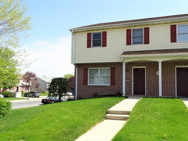 Building Photo - 15 Oriole Dr