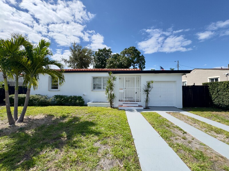 Foto principal - 4060 SW 6th St