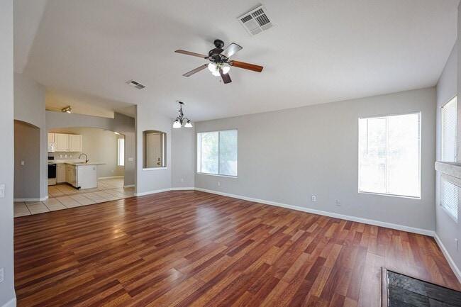 Building Photo - 3 Bed, 2 bath single level home in great C...