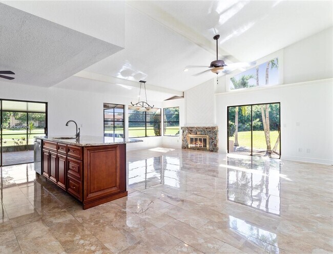 Foto del edificio - 21344 Escondido Way S