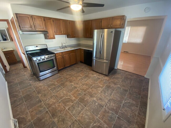 Building Photo - 4 Bedroom, 2 Bath Single Family Home