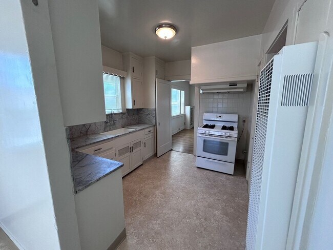 Building Photo - CM530L