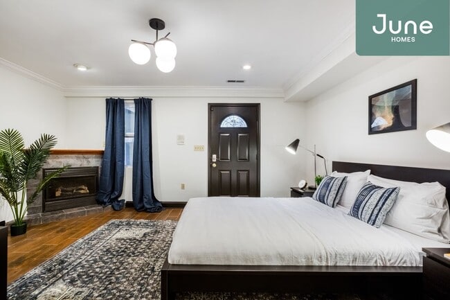 Building Photo - Room Only in 4-bed/3.0-bath Home