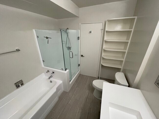 Bathroom - 522 San Vicente Blvd