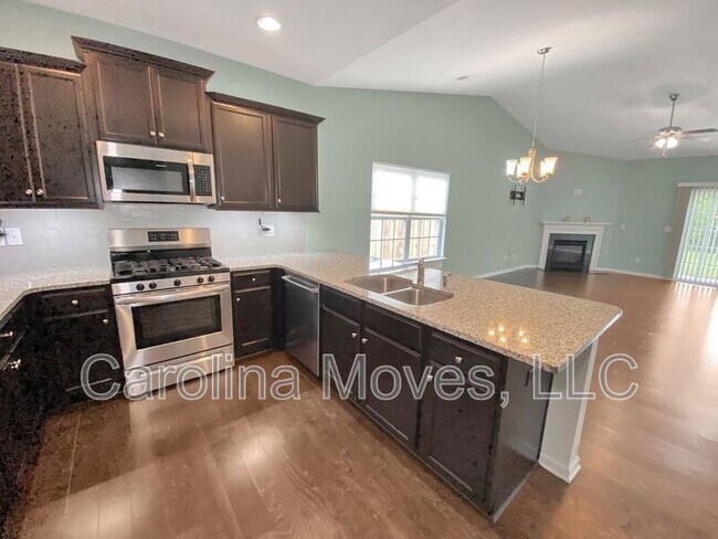 Building Photo - 200 Hartwood Lake Ln