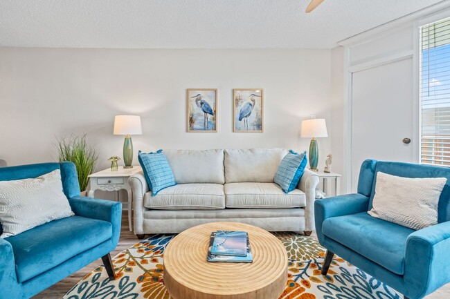 Building Photo - Winter Rental.  Fully furnished 1-bedroom, 1-bath condo