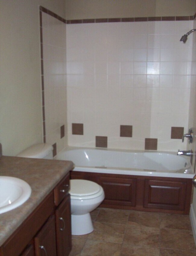 Foto del edificio - Beautiful 3 bedroom house in Battlefield!