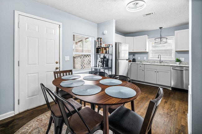 Foto del edificio - 866 United Ave SE