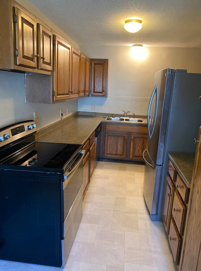 Building Photo - 5540 Wedgewood Dr