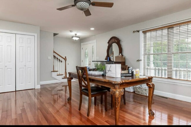 Building Photo - 160 S Elm St