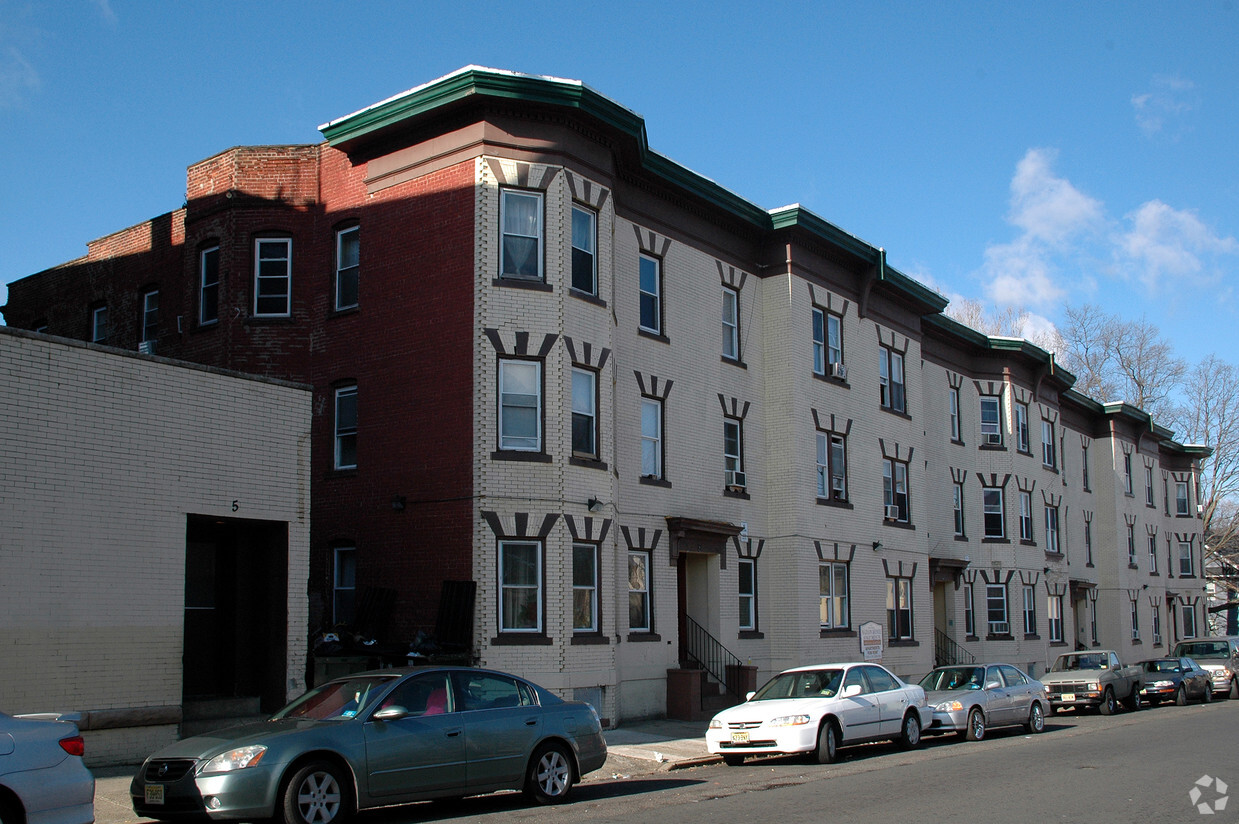 Primary Photo - Madison Avenue Apartments