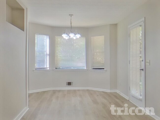 Building Photo - 259 Brooks St