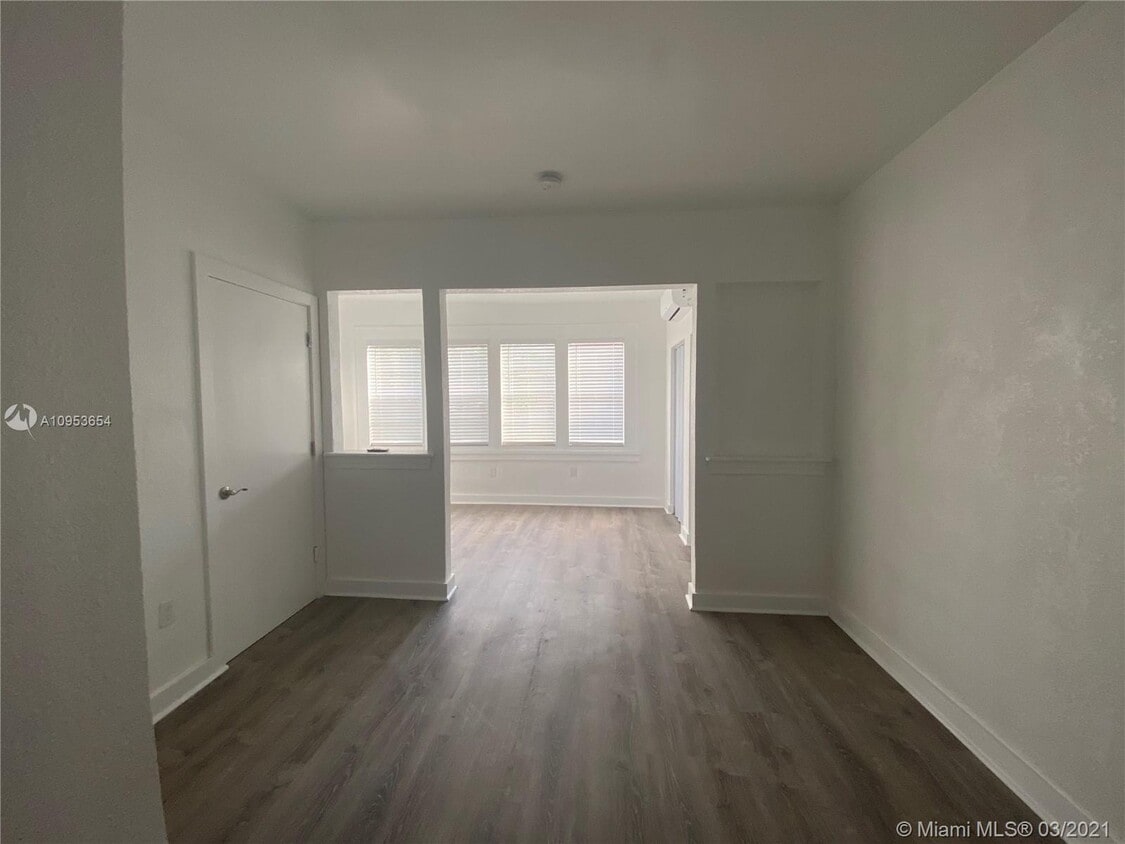 Primary Photo - 501 SW 6th Ct