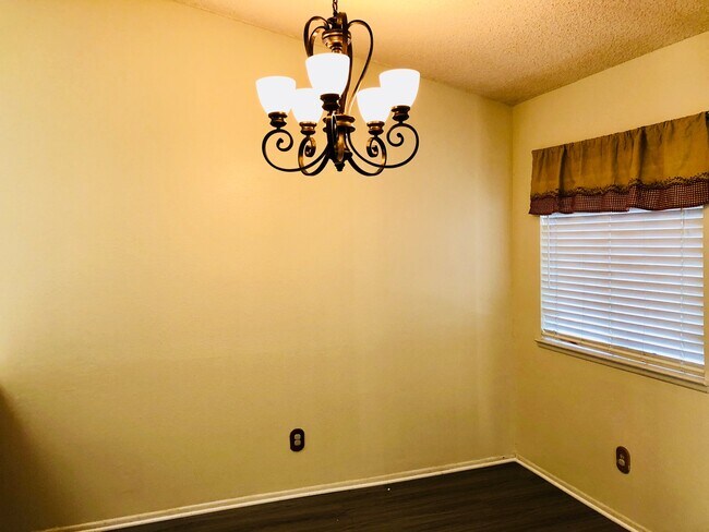Foto del edificio - 1305 Windsor Pl