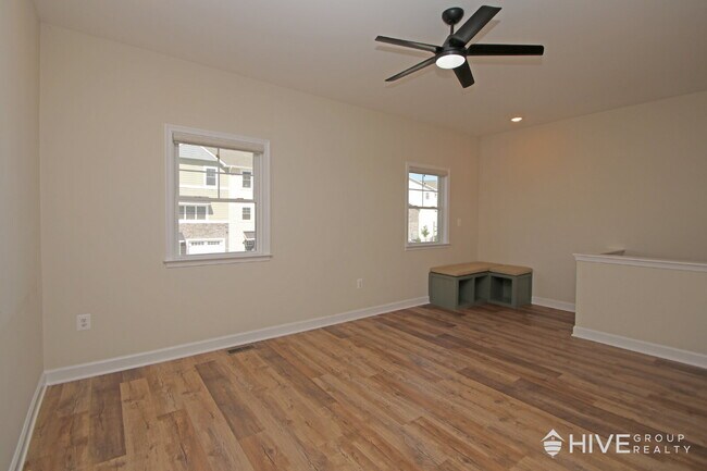Foto del edificio - "Impressive 3-Bed Townhouse with Fenced in Backyard!"