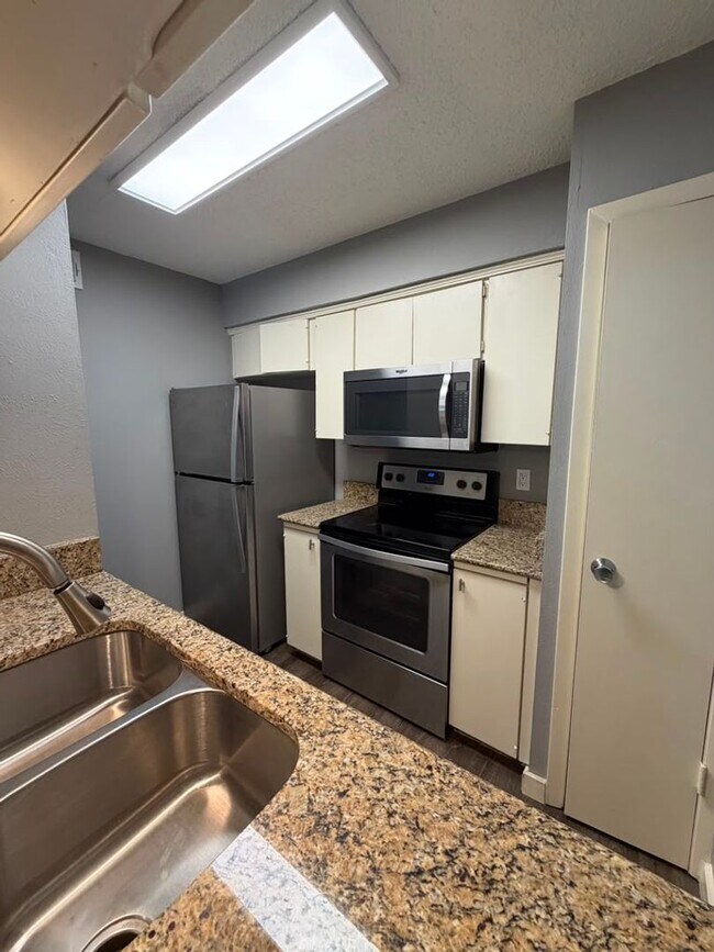 Foto del edificio - 4837 Cedar Springs Rd
