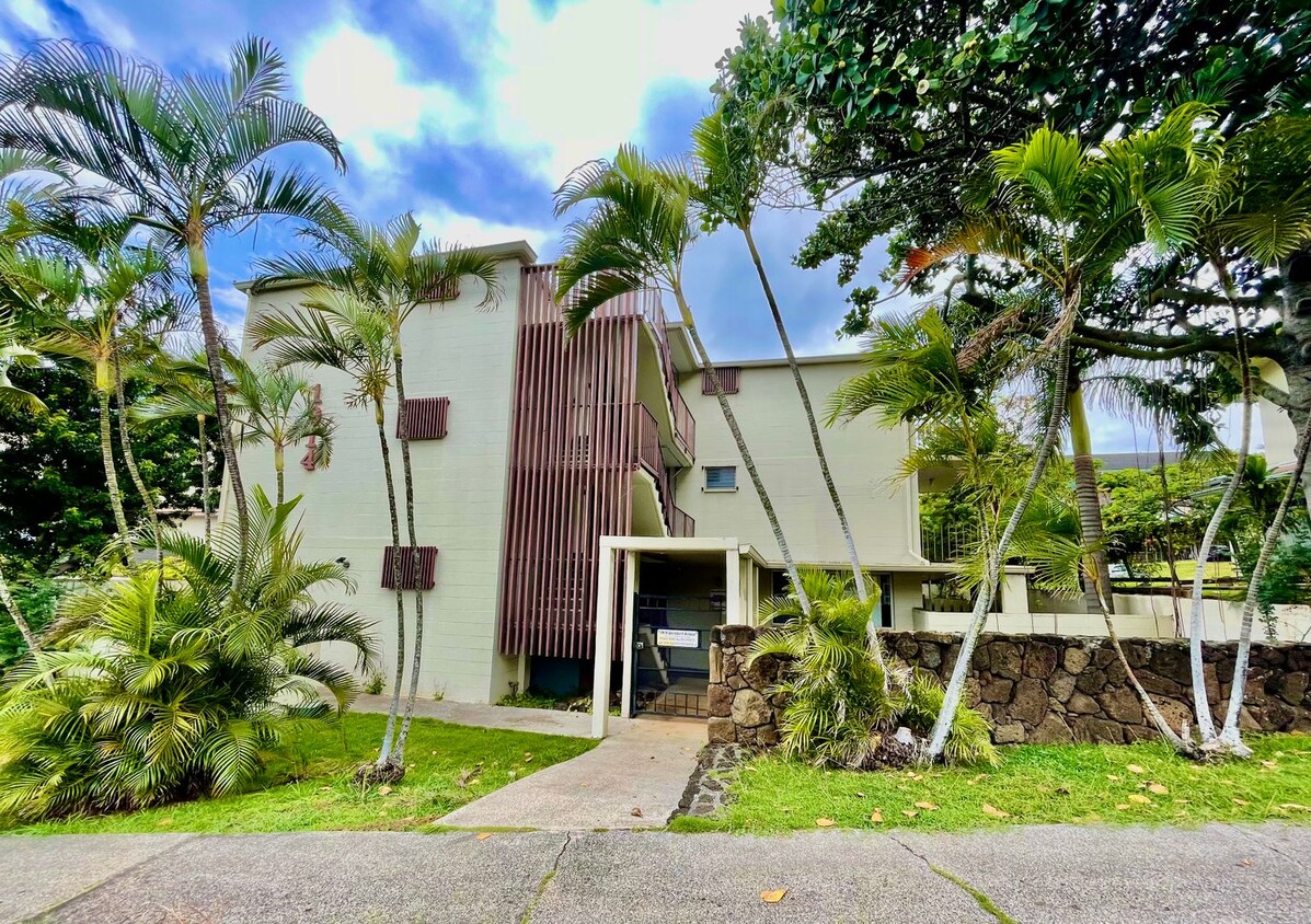 Primary Photo - University 1/1/1