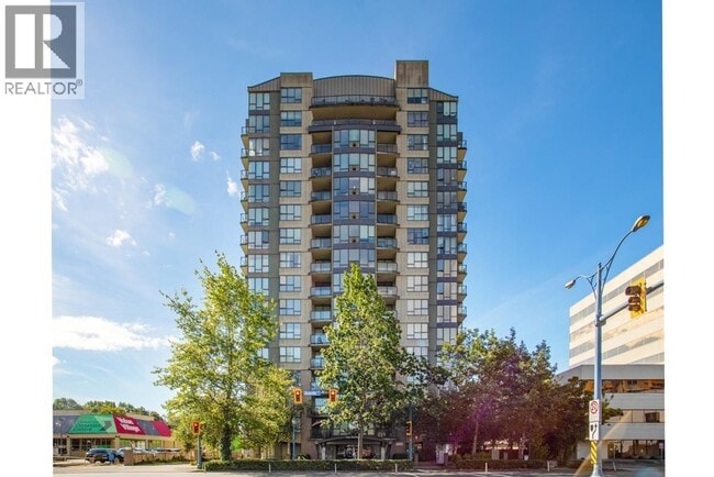 Photo du bâtiment - 8180 Granville Ave