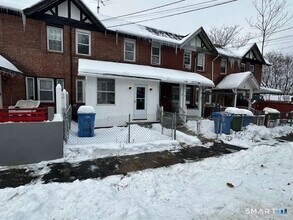 Building Photo - 52 Oak St